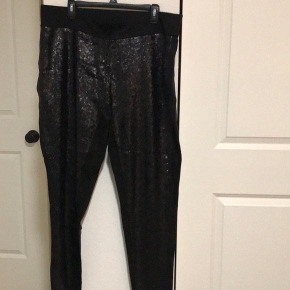 Very cool flattering pants. Stretch material - Picture 1 of 1